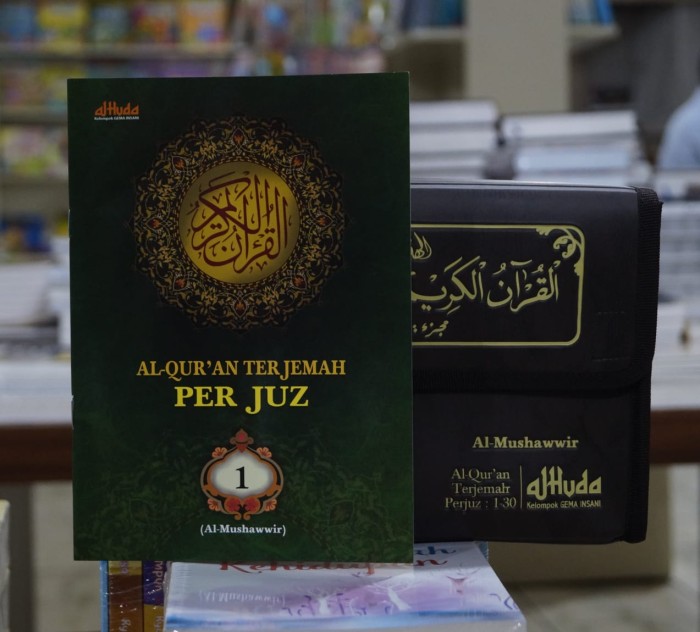 Al Huda Al Mushawwir: Al Qur`an Terjemah 2 warna Sedang Per Juz